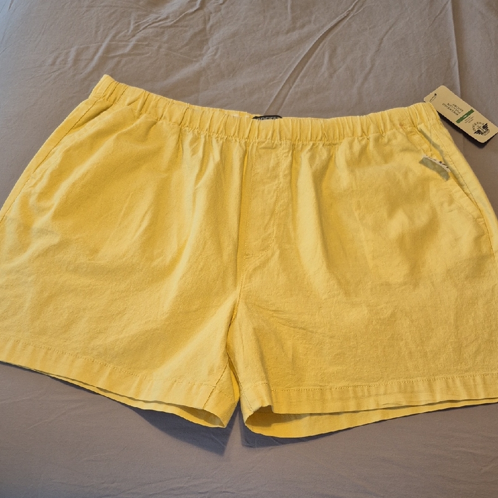 NWT ! Dockers Lt. Yellow Linen Shorts